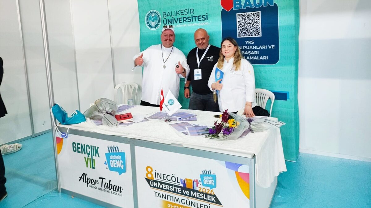 Balıkesir Üniversitesi BAÜN İnegöl Üniversite Tanıtım Günleri standında öğrencilerle buluşma görseli