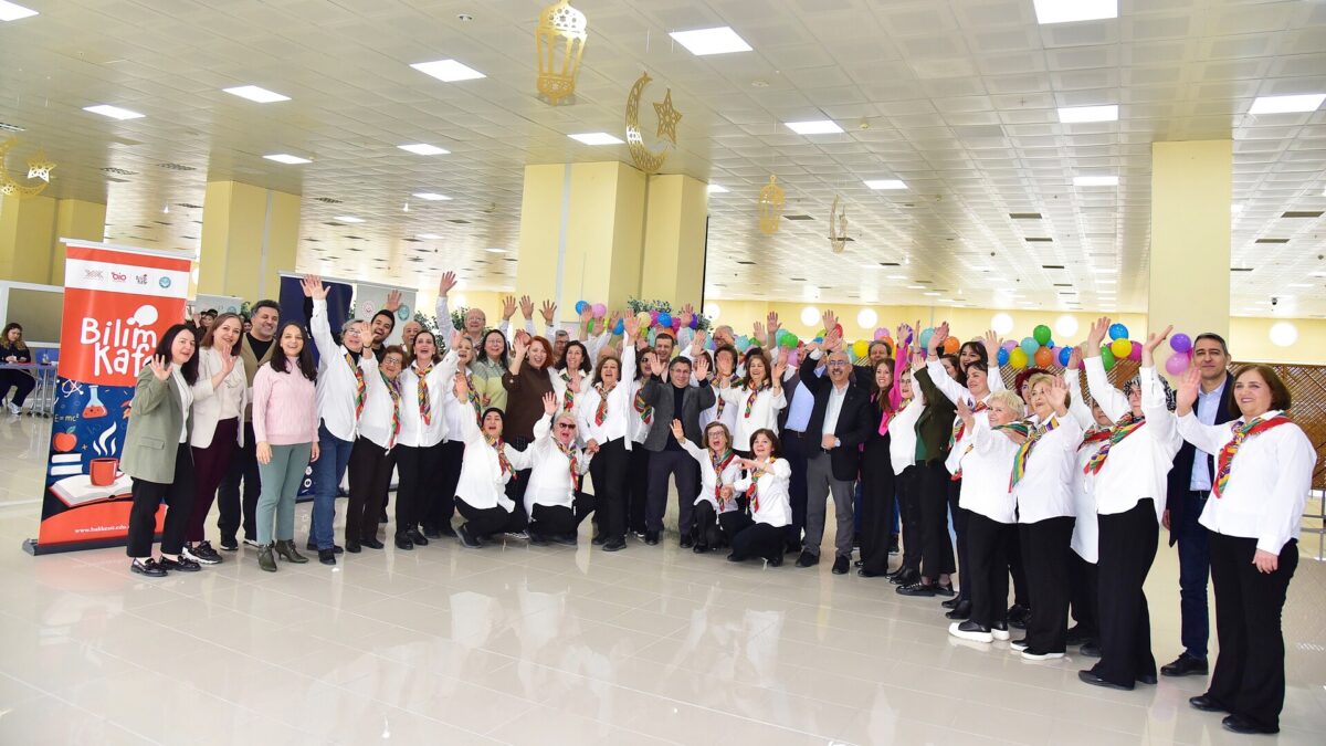 Balıkesir Üniversitesi'nde farklı kuşakların bir araya geldiği Nesiller Buluşuyor II etkinliği