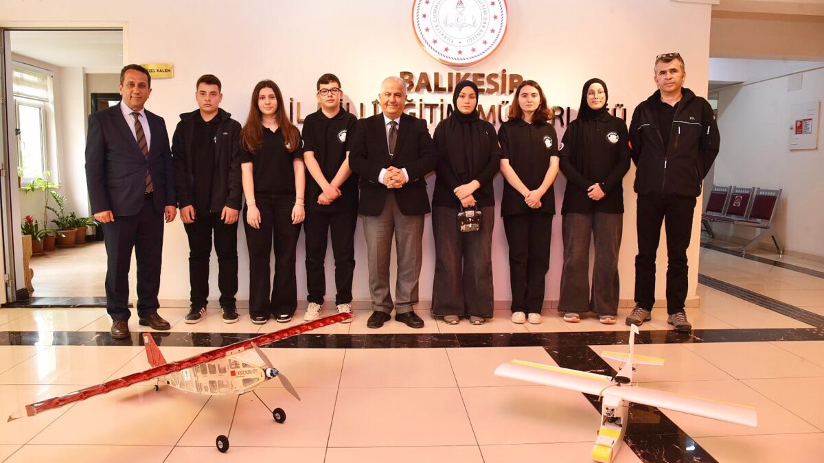 Edremit Anadolu İmam Hatip Lisesi İHA takımı robot yarışmasında finale yükseldi