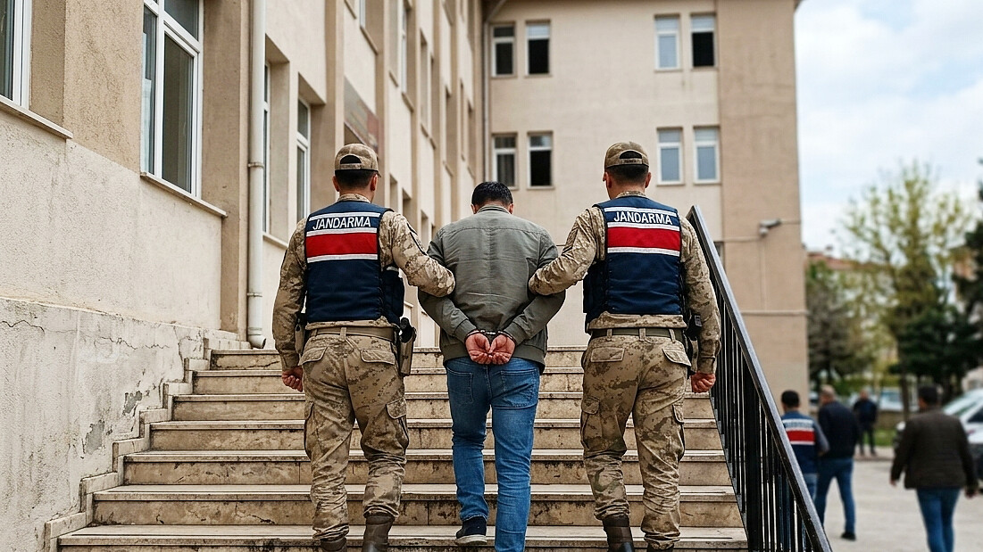 Balıkesir İl Jandarma Komutanlığı tarafından gerçekleştirilen ve 376 şüphelinin yakalandığı asayiş operasyonu görüntüsü