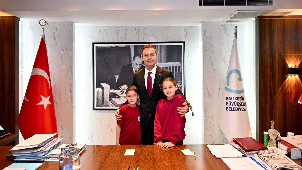 Balıkesir Büyükşehir Belediye Başkanı Ahmet Akın, 23 Nisan'da Makamını Çocuklara Emanet Etti