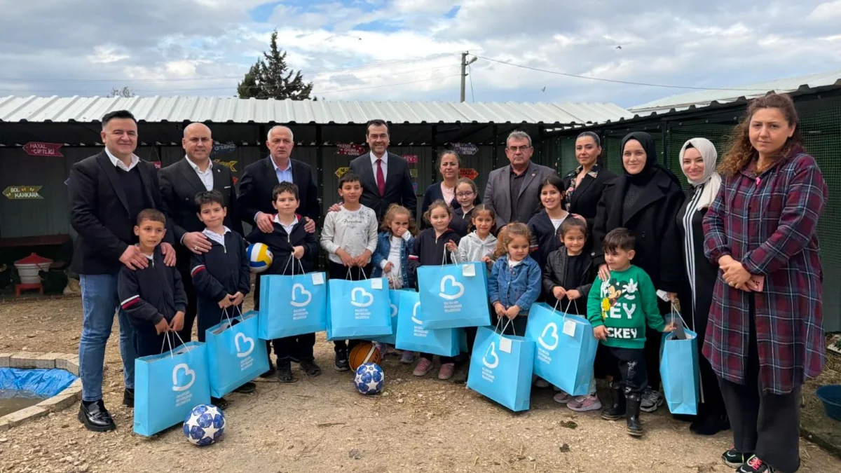 Balıkesir Büyükşehir'den Kırsal Mahallelere 23 Nisan Hediyesi