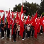 Balıkesir'de 23 Nisan Kutlamaları: Öğrenciler ve Veliler Sahne Aldı