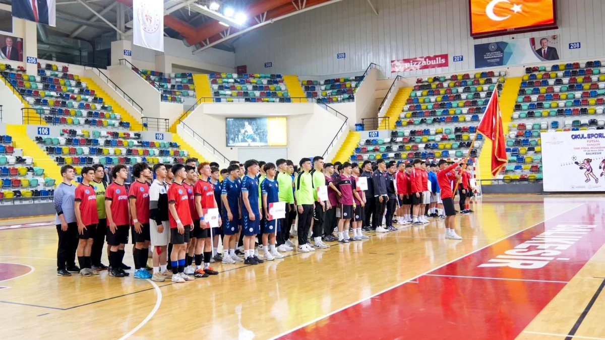 Balıkesir'de Okul Sporları Futsal Yarı Final Heyecanı