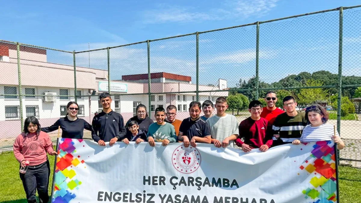 Balıkesir'de Özel Gereksinimli Çocuklar 'Mutlu Çarşamba' Projesiyle Sahada Buluştu