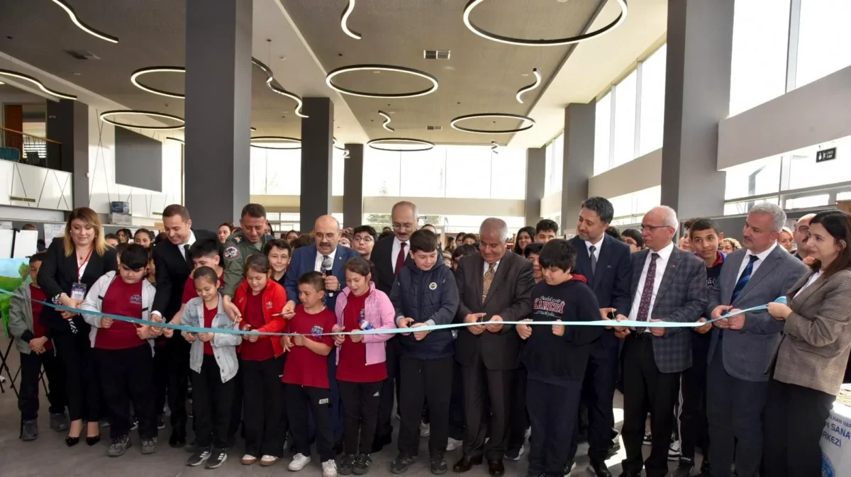 Balıkesir'de TÜBİTAK Bilim Fuarı Açıldı: Genç Mucitlerden Yenilikçi Projeler