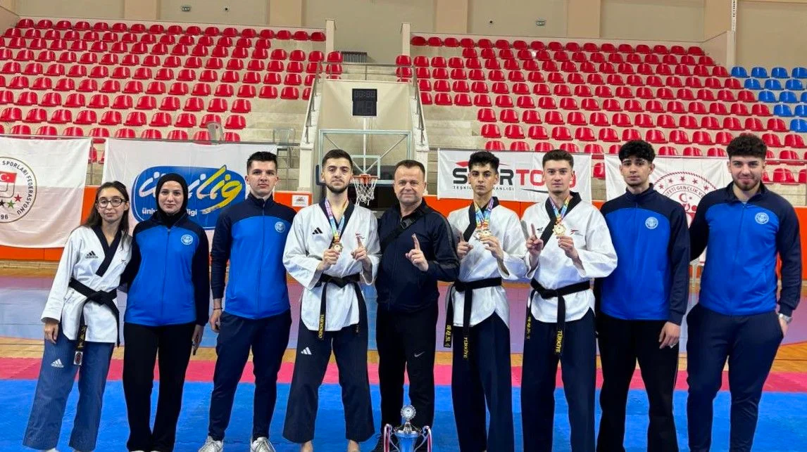 Balıkesir Üniversitesi, Türkiye Üniversiteler Arası Tekvando Şampiyonası'nda Takım Halinde Şampiyon Oldu