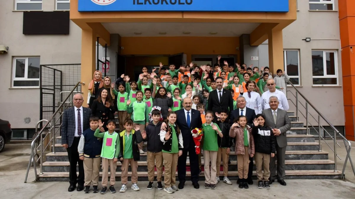 Balıkesir Valisi Ustaoğlu 23 Nisan'da Masal Evi'ni Ziyaret Etti