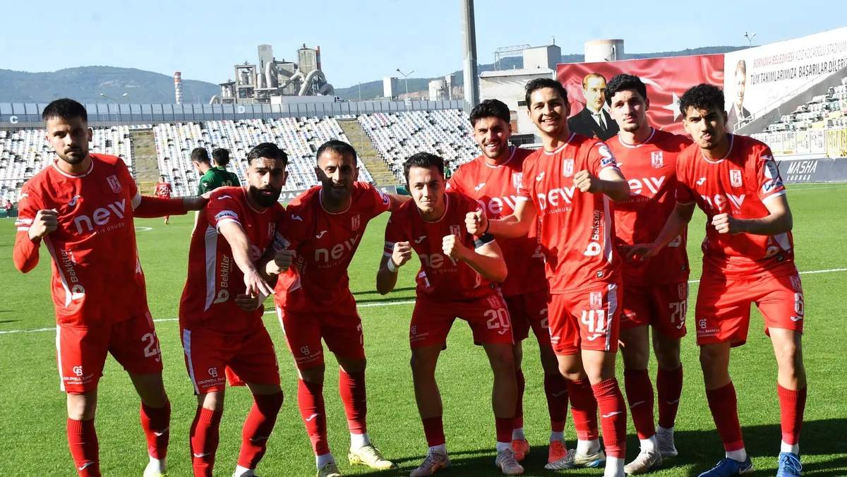 Balıkesirspor İzmir'de 4-1'lik Galibiyetle Sezonu Kapattı