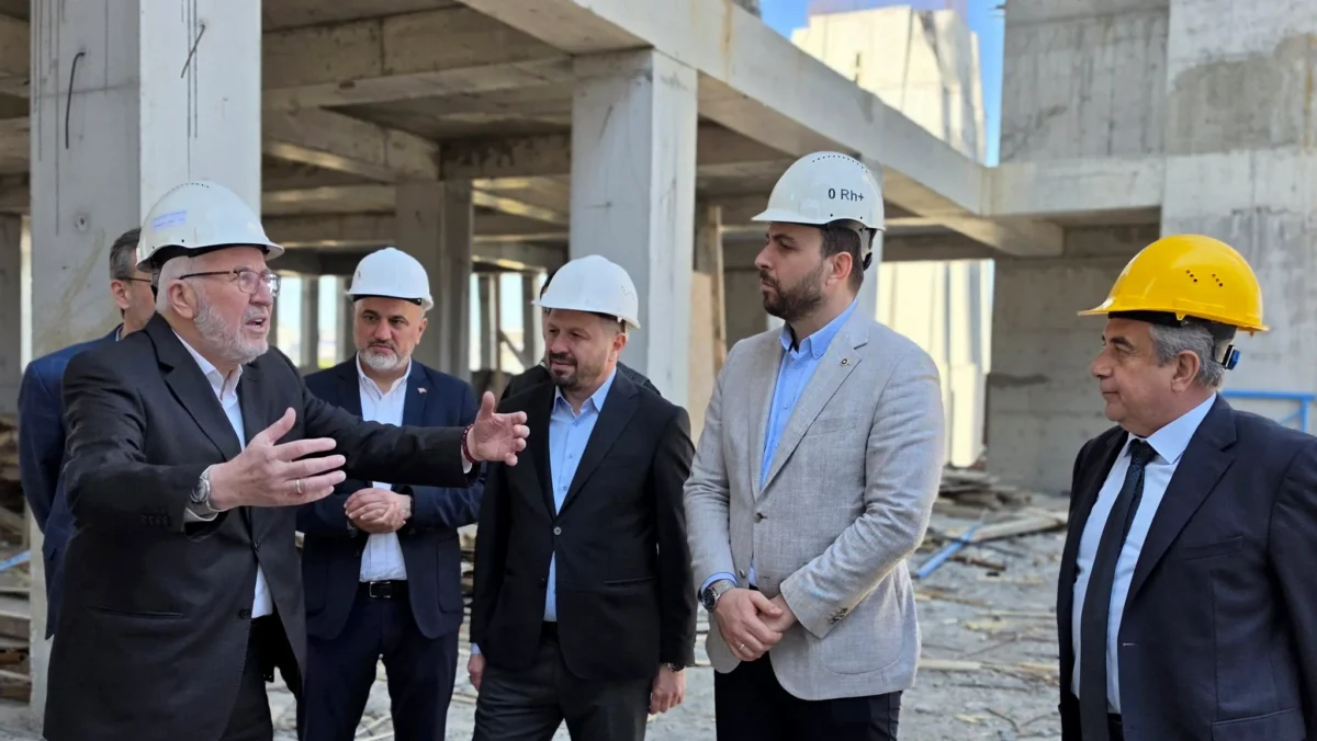 Bandırma'da Yatırım Mesaisi: Sağlık Merkezi ve Üniversite Camii İncelendi