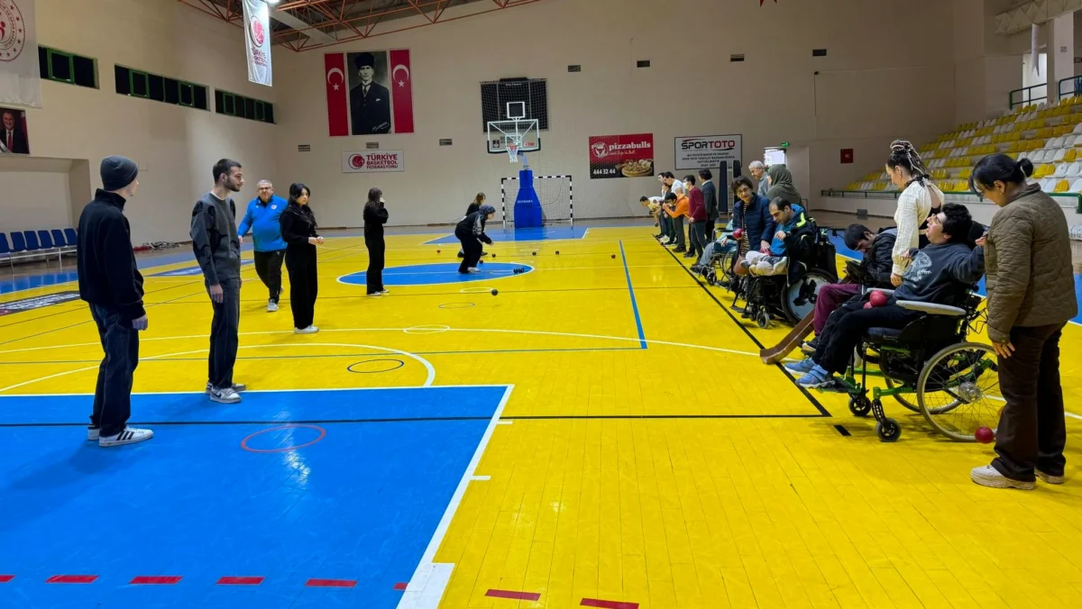 BAÜN öğrencileri, özel bireylerle boccia müsabakalarında buluştu