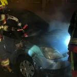Burhaniye'de Otomobil Yangını: Park Halindeki Araç Alev Aldı