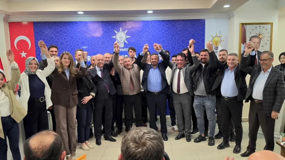 Dursunbey'de AK Parti'ye Toplu Katılım: 21 İsim Geçiş Yaptı