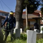 Dursunbey'de Kurban Bayramı Öncesi Mezarlık Bakım Seferberliği