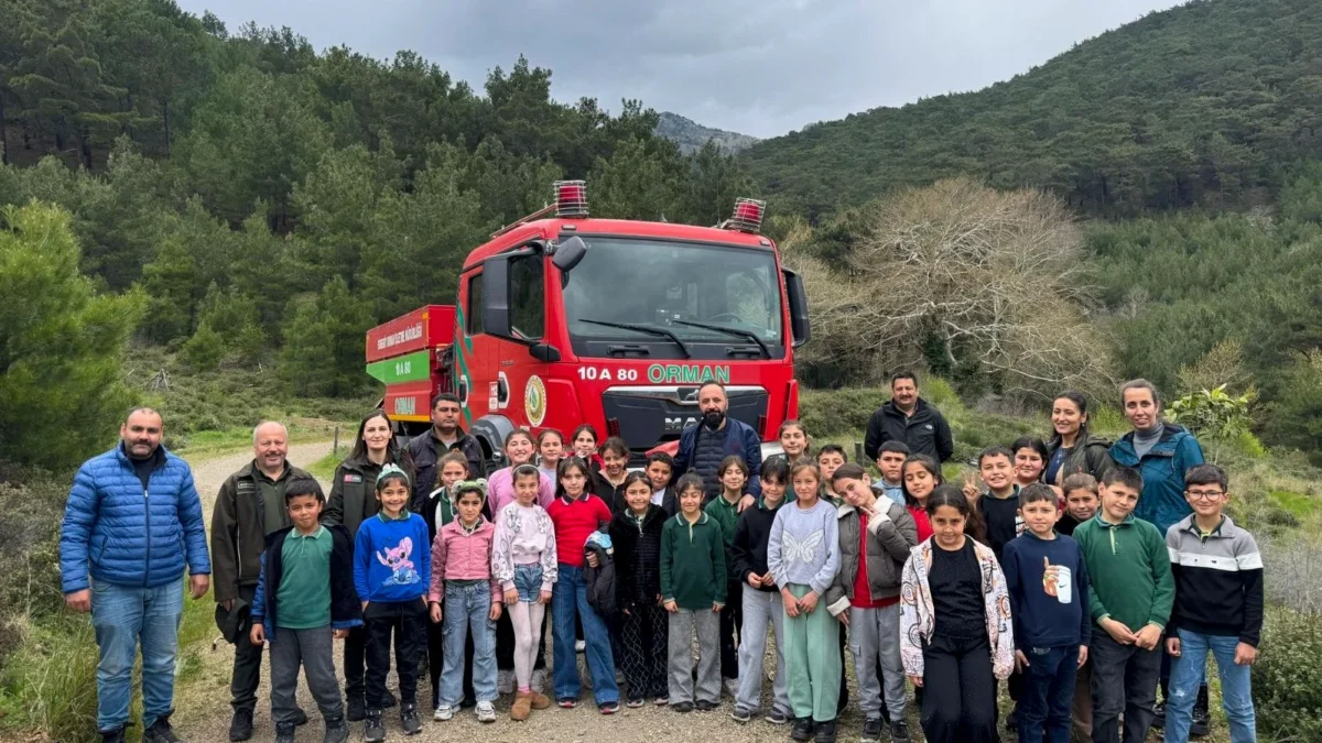 Edremit'te Fidan Dikimi: Minikler Geleceğe Yeşil Nefes Oldu