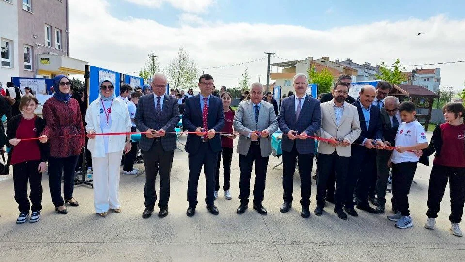 Karesi TÜBİTAK 4006 Bilim Fuarı’nda Genç Mucitler Sahne Aldı