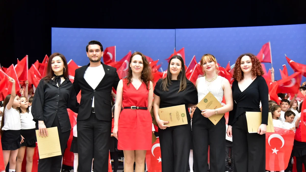 300 Çocuk Tek Sahne Projesi BAÜN'de Gerçekleşti