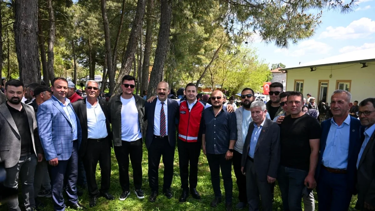 Ahmet Akın İvrindi Yağlılar Mahallesi Köy Hayrında Hemşehrileriyle Buluştu