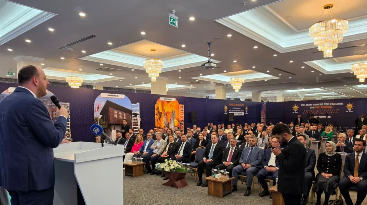 AK Parti Balıkesir’de Strateji Toplantısı ve Mahalle Başkanları Buluşması Düzenledi