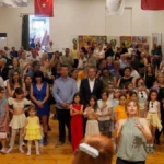 Ayvalık Sanat Sergisi: Çocuk ve Yetişkin Kursiyerlerin Eserleri Sergilendi