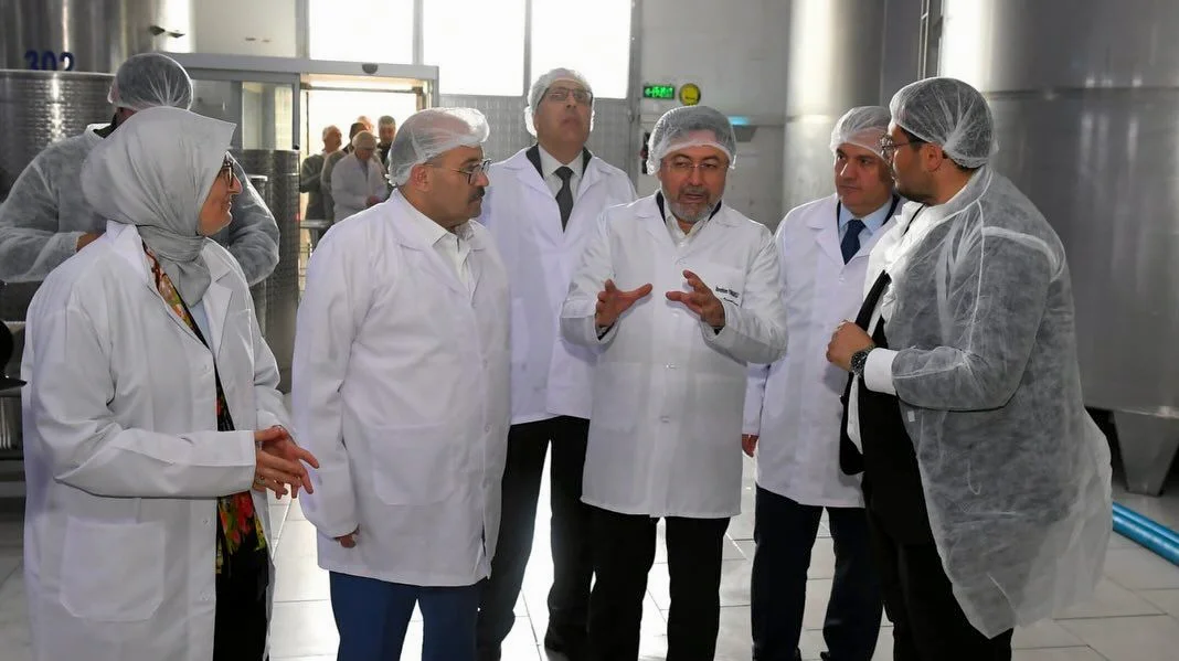 Bakan Yumaklı Ayvalık’ta Zeytinyağı Üretim Tesisini İnceledi
