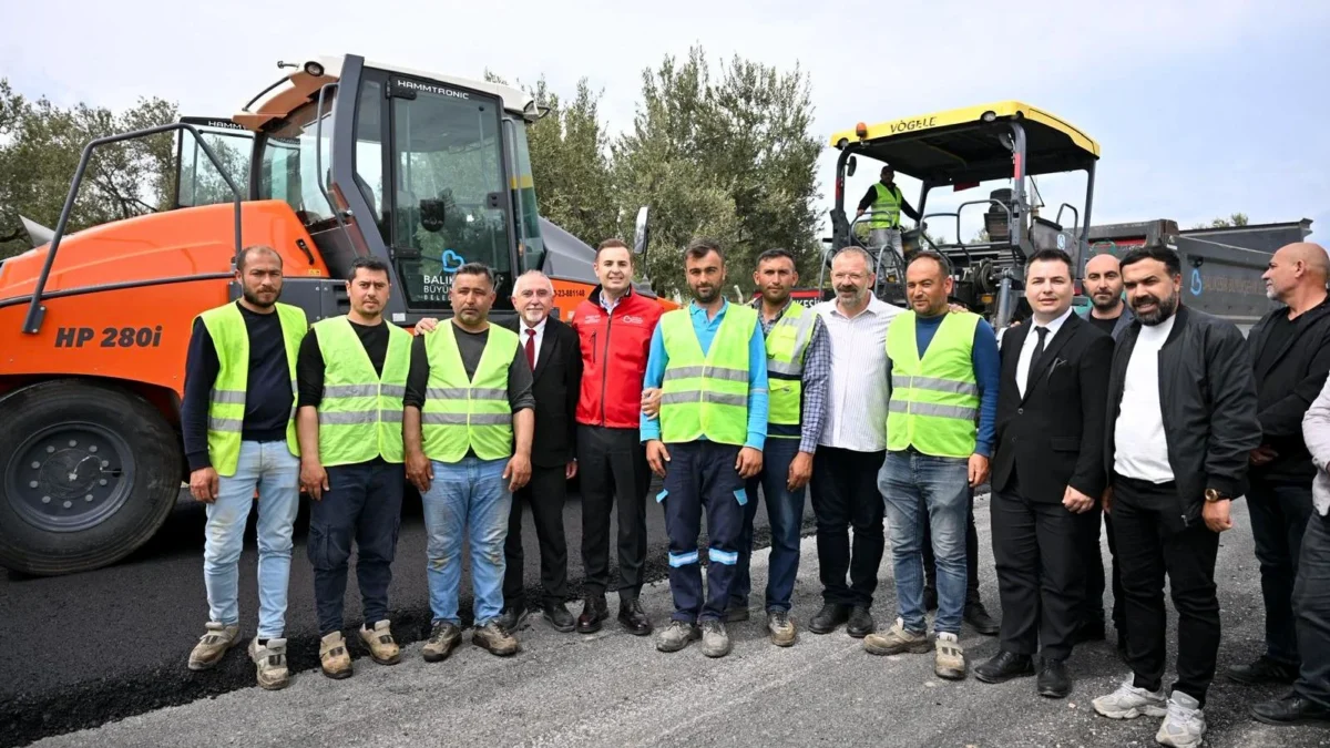 Balıkesir Büyükşehir’den Gömeç’te 5 Kilometrelik Sahil Yoluna Sıcak Asfalt