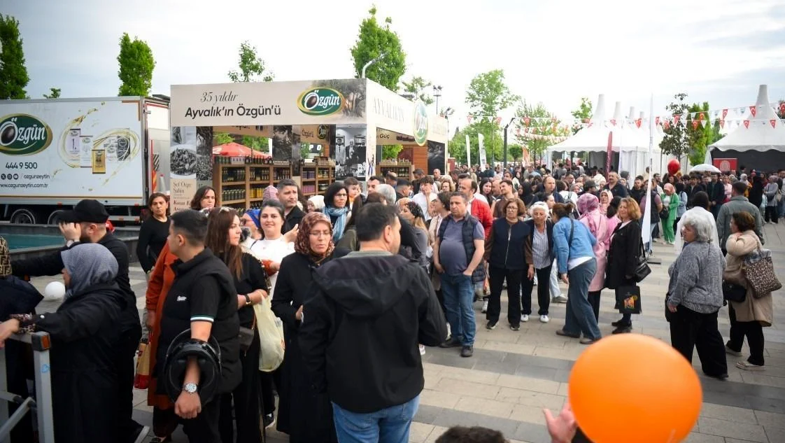 Balıkesir'de 1. Uluslararası Gastronomi Festivali: 50 Metrelik Kokoreç Şovu