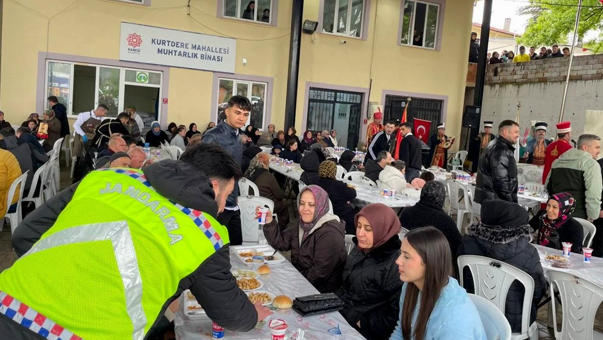 Balıkesir Jandarma'dan Dolandırıcılık Uyarısı: 1500 Vatandaşa Siber Güvenlik Eğitimi