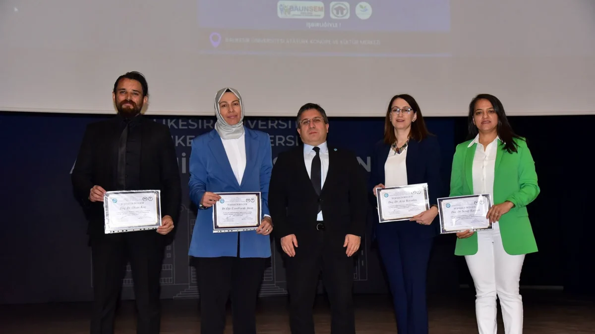 Balıkesir Üniversitesi'nde Sağlıkta Kariyer Fuarı: 35 Kuruluş Öğrencilerle Buluştu