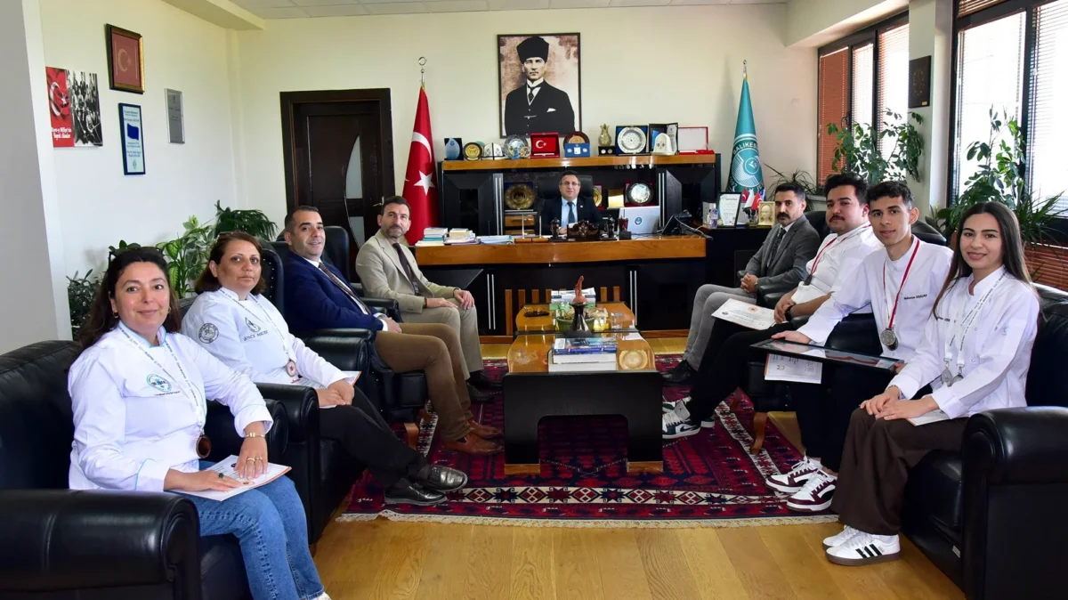 Balıkesir Üniversitesi Öğrencileri Uluslararası Yemek Yarışmasında Tarihi Başarı Kazandı