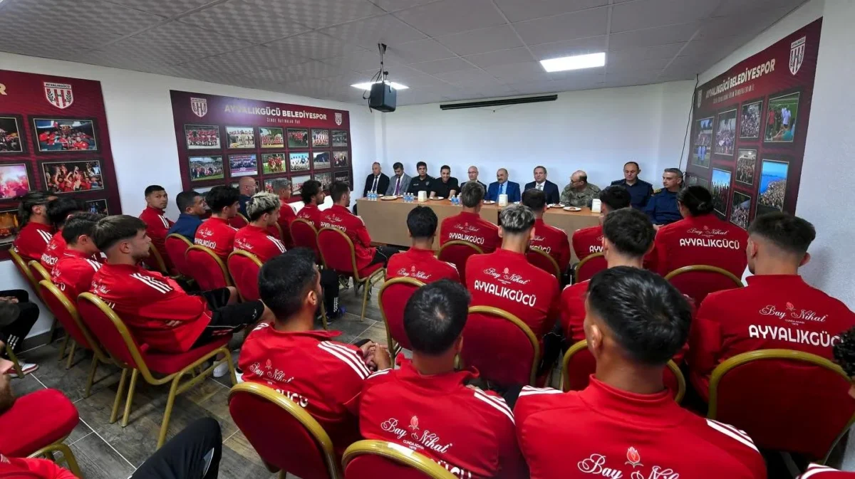 Balıkesir Valisi'nden Ayvalıkgücü'ne Play-Off Finali Öncesi Moral Ziyareti