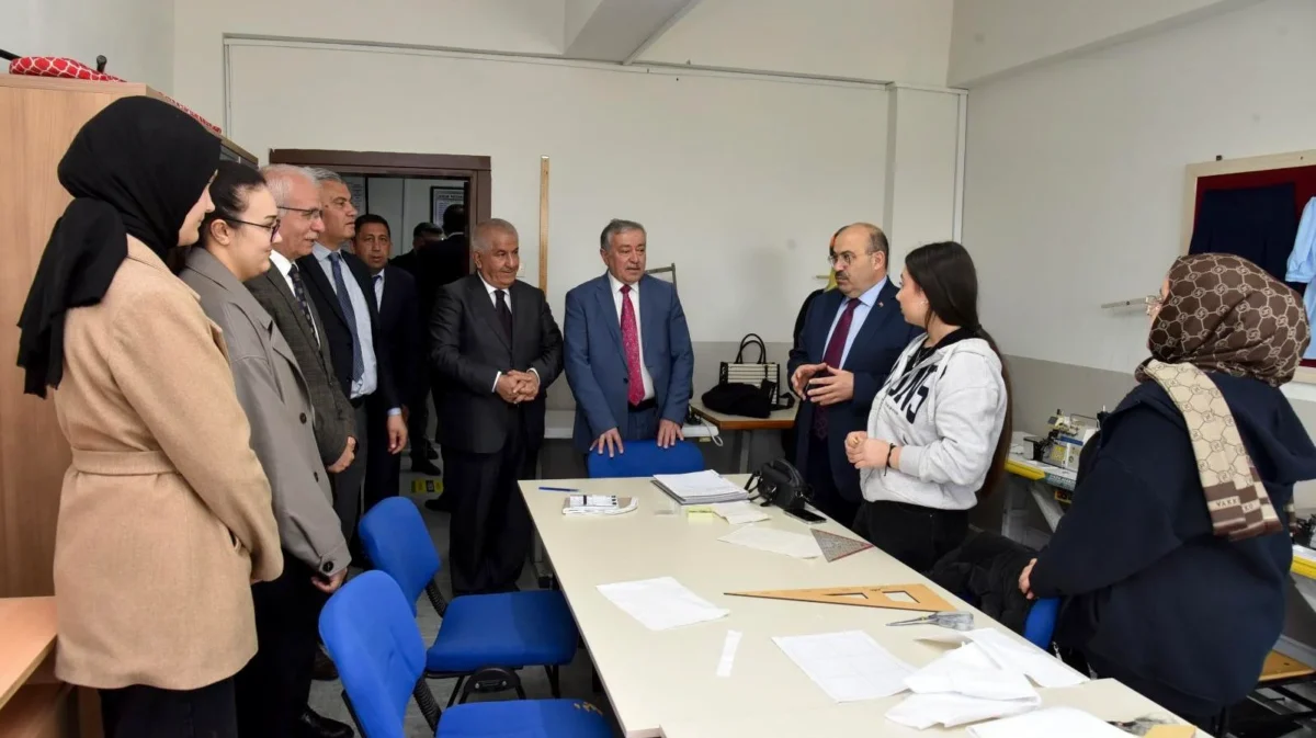 Balıkesir Valisi Ustaoğlu'ndan Mesleki Eğitim Merkezine Ziyaret