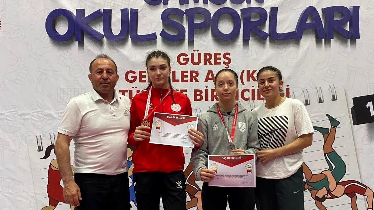 Balıkesirli Genç Güreşçiler Türkiye Şampiyonası'nda Madalya Kazandı