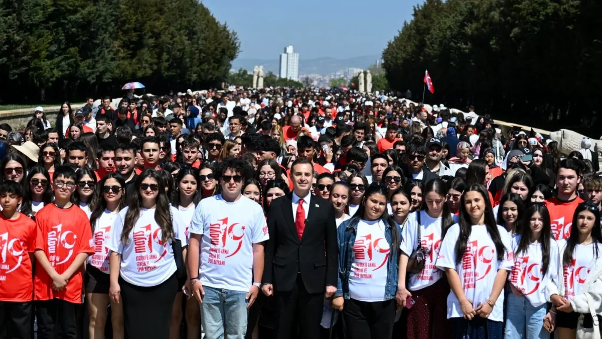 Başkan Akın ve 1071 Genç Anıtkabir'de Kuvayımilliye Günü'nde