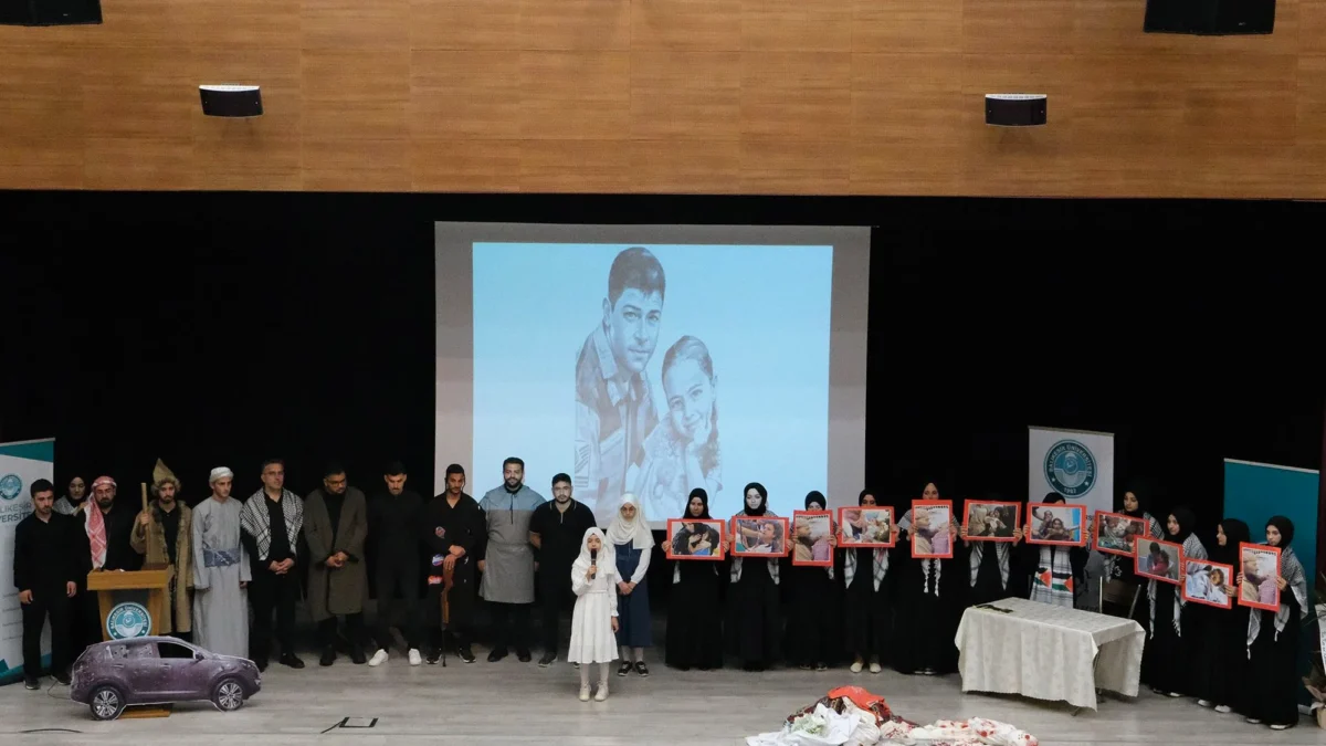 BAÜN'de 'Filistin'de Yeni Miraç' Tiyatro Gösterisi Sahneye Taşındı