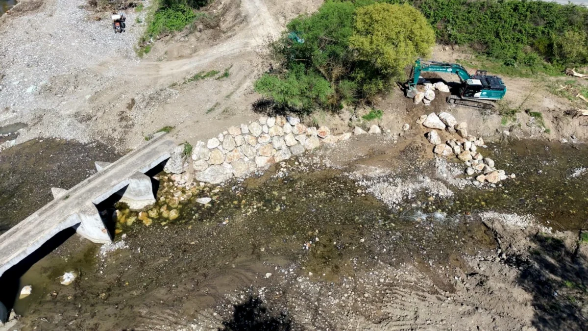 Bigadiç Hamidiye'de Riskli Dere Üzerindeki Köprüde Onarım Başladı