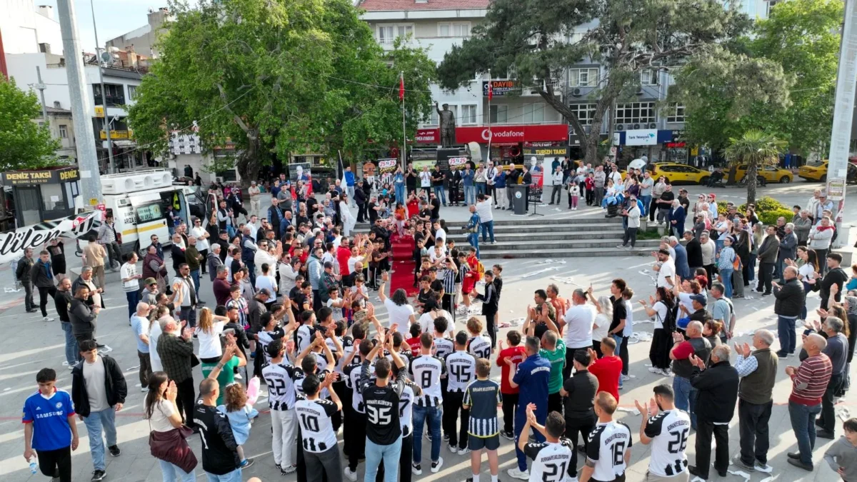 Burhaniye Belediyespor Namağlup Şampiyon Oldu