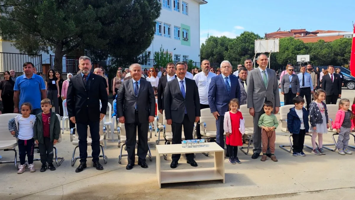 Burhaniye'de Teknoloji Tasarım ve Görsel Sanatlar Sergisi Açıldı