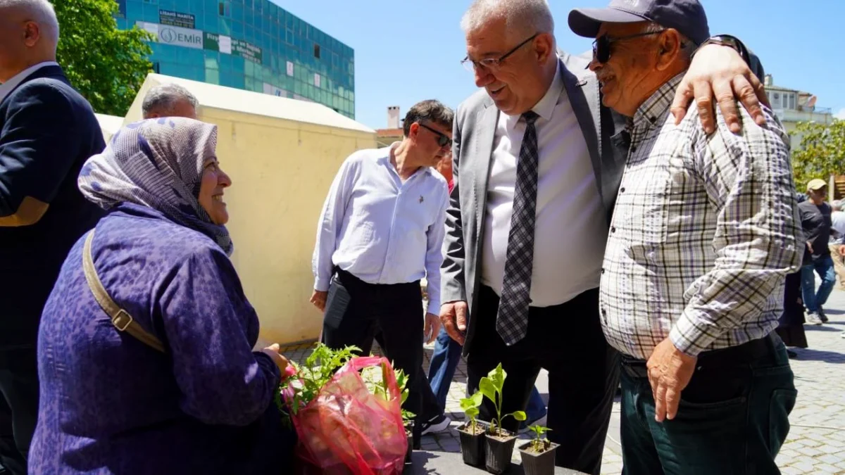 Edremit Belediyesi’nden Ücretsiz Ata Tohumu Fide Dağıtımı