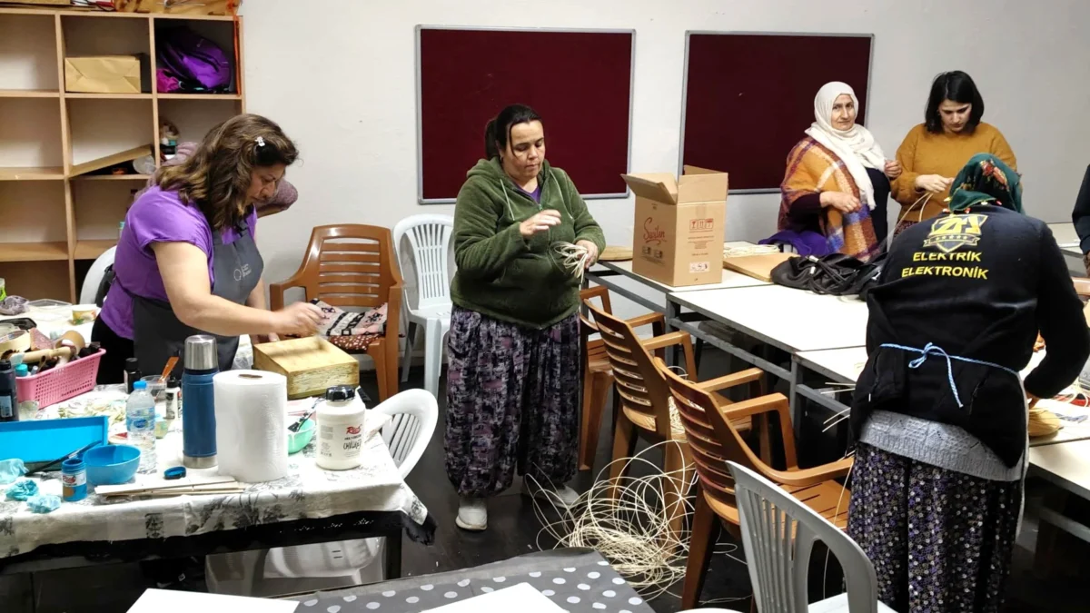 Edremit Mehmetalan’da El Sanatları Kursuna Yoğun İlgi