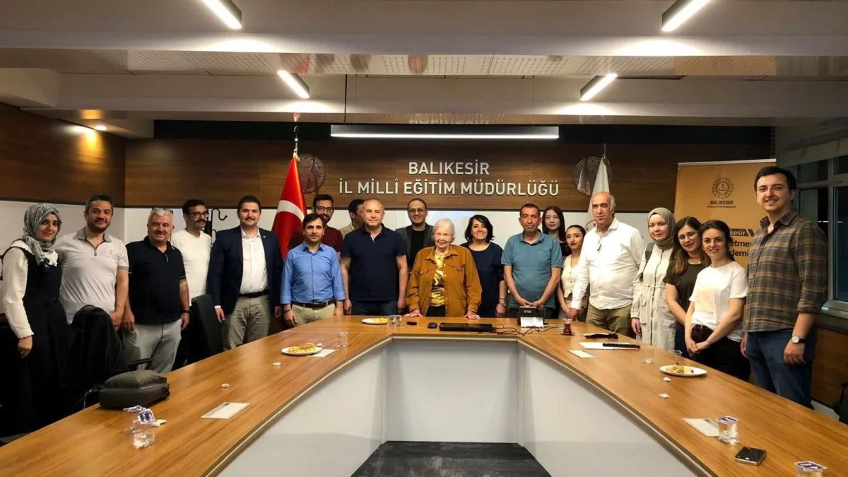 Prof. Dr. İnci Enginün Balıkesir'de Eğitimcilerle Buluştu