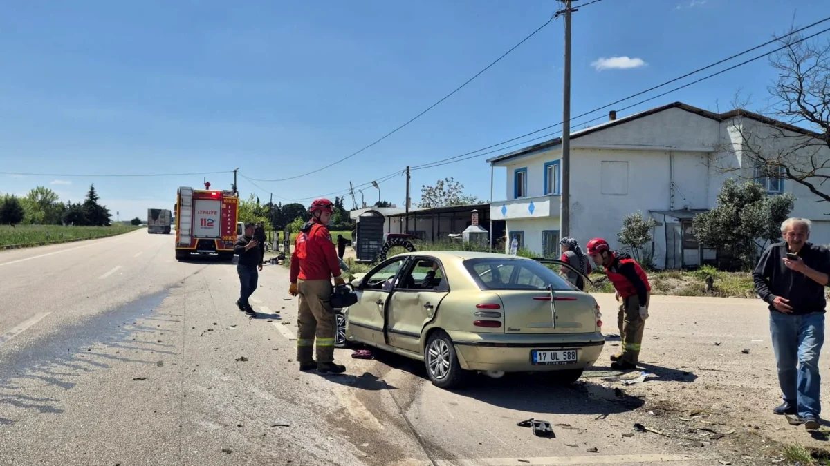 Susurluk'ta feci kaza: 6 yaralı, 3'ünün durumu kritik