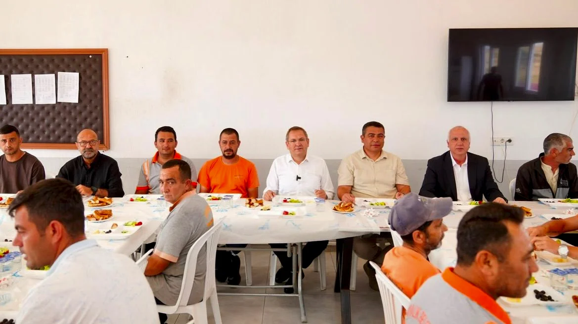 Ayvalık Belediye Başkanı Ergin'den Temizlik Emekçilerine Ziyaret