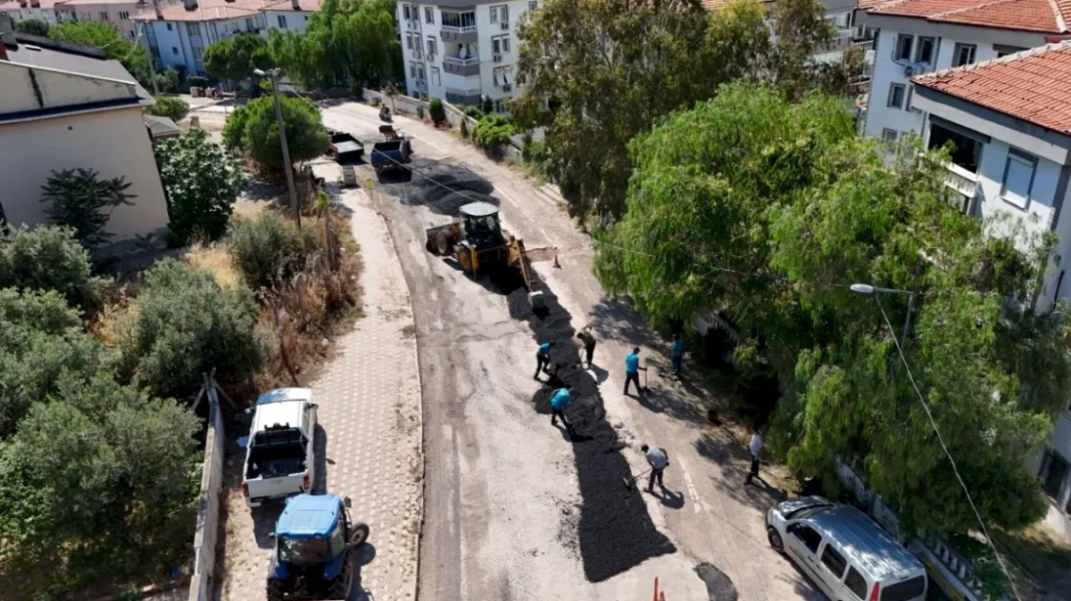 Ayvalık'ta Yol Yenileme Çalışmaları Hız Kazandı