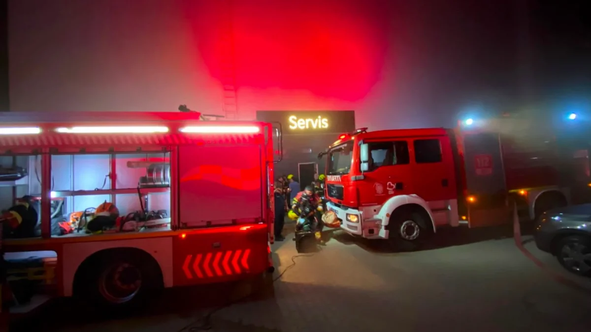 Balıkesir'de Araç Servisinde Yangın Paniği