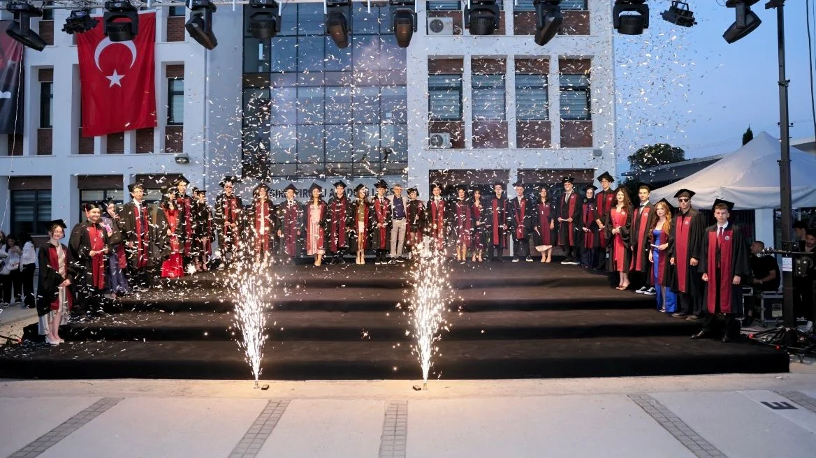 Balıkesir SYAL'da 35. Mezuniyet Töreni: 174 Öğrenci Diploma Aldı