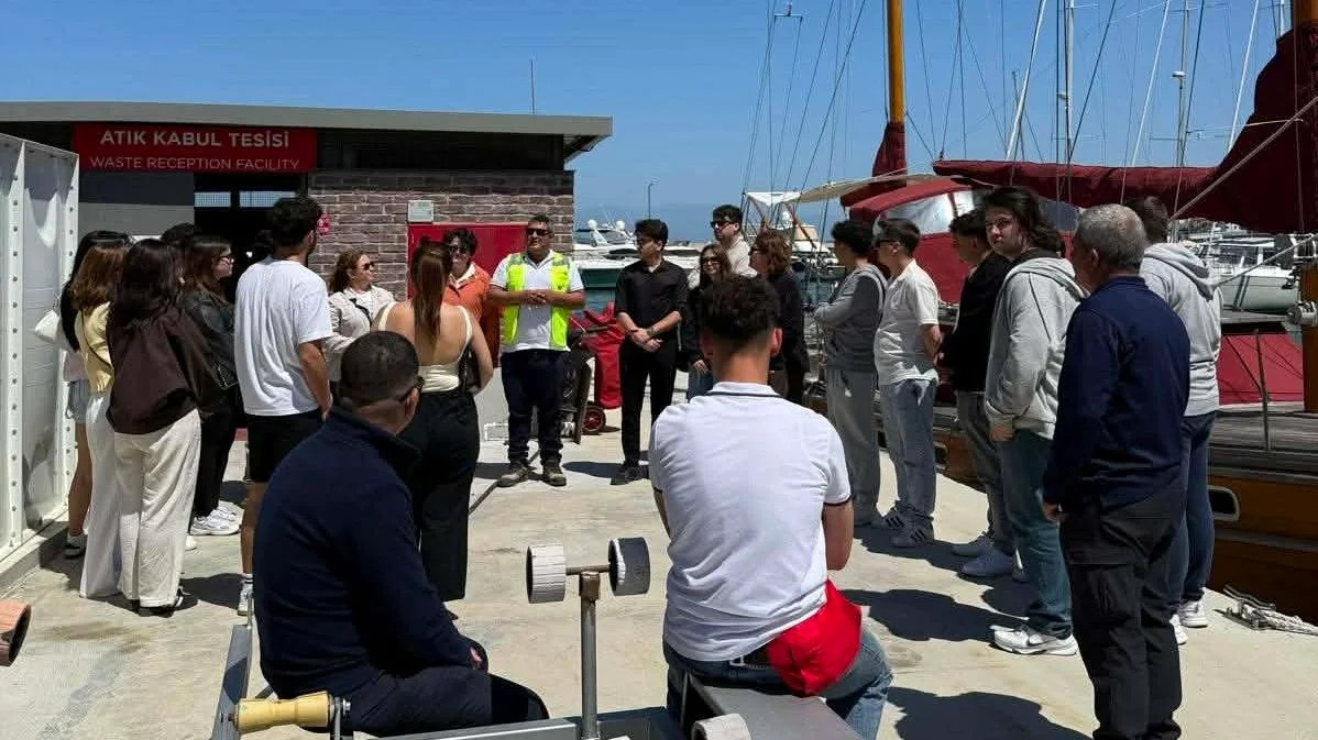 Balıkesir Üniversitesi Öğrencileri Ayvalık Marinasında Çevre Dostu İşletmeciliği İnceledi