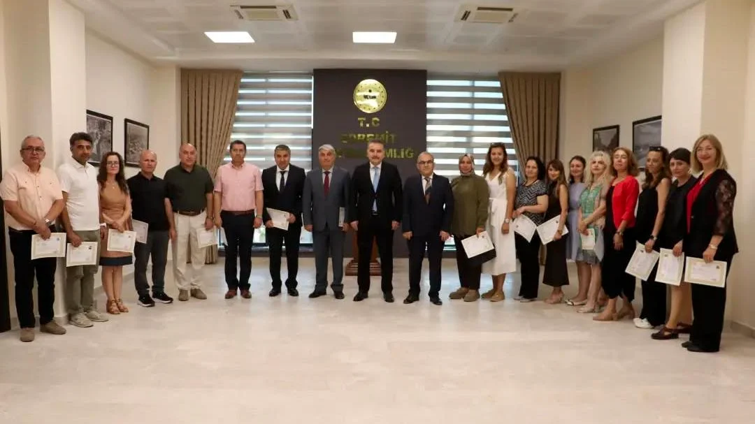 Edremit EESKEP Eğitimcilerine Başarı Belgesi Takdim Edildi