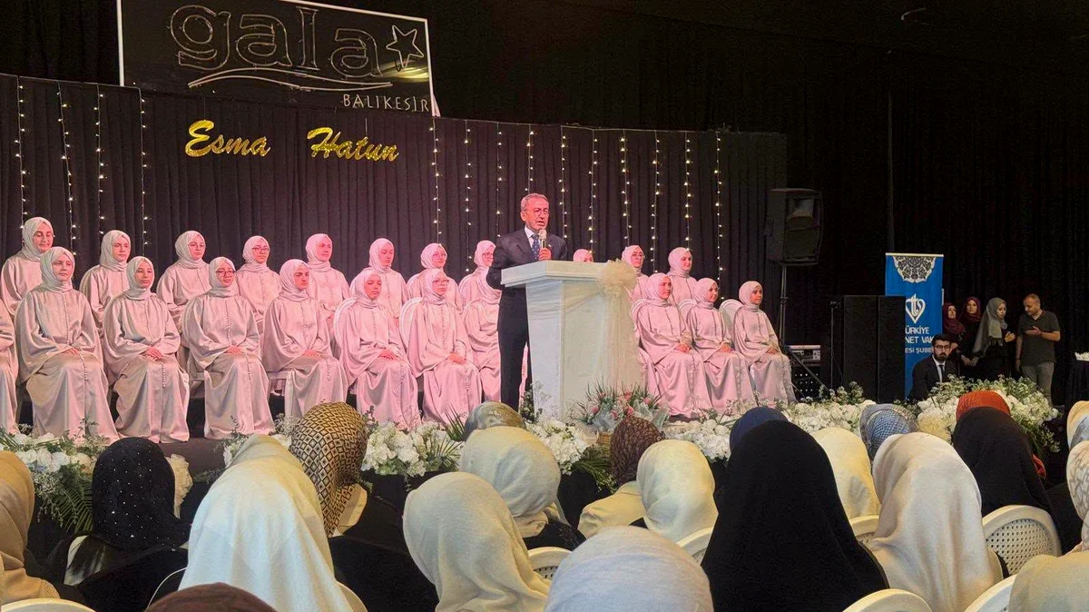 Karesi'de 28 Öğrenci İçin Görkemli Hafızlık Cemiyeti Düzenlendi