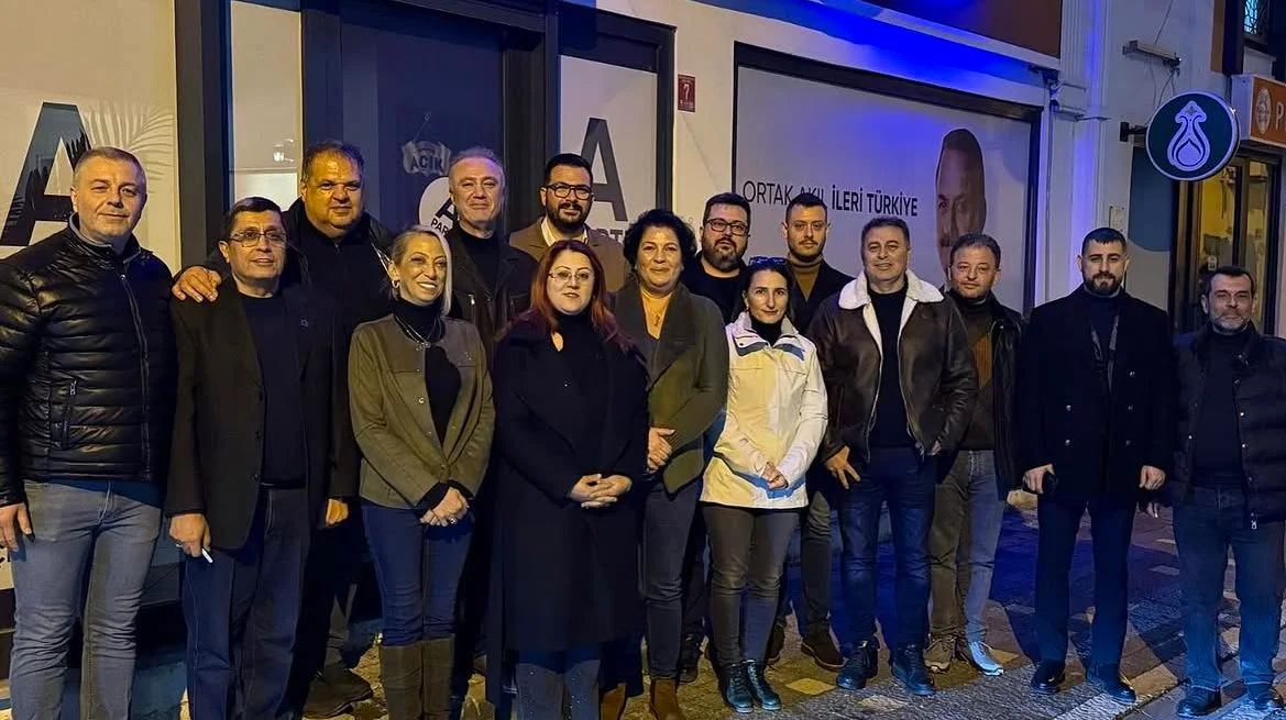 Anahtar Parti Edremit İlçe Teşkilatı'nda Toplu İstifa Depremi